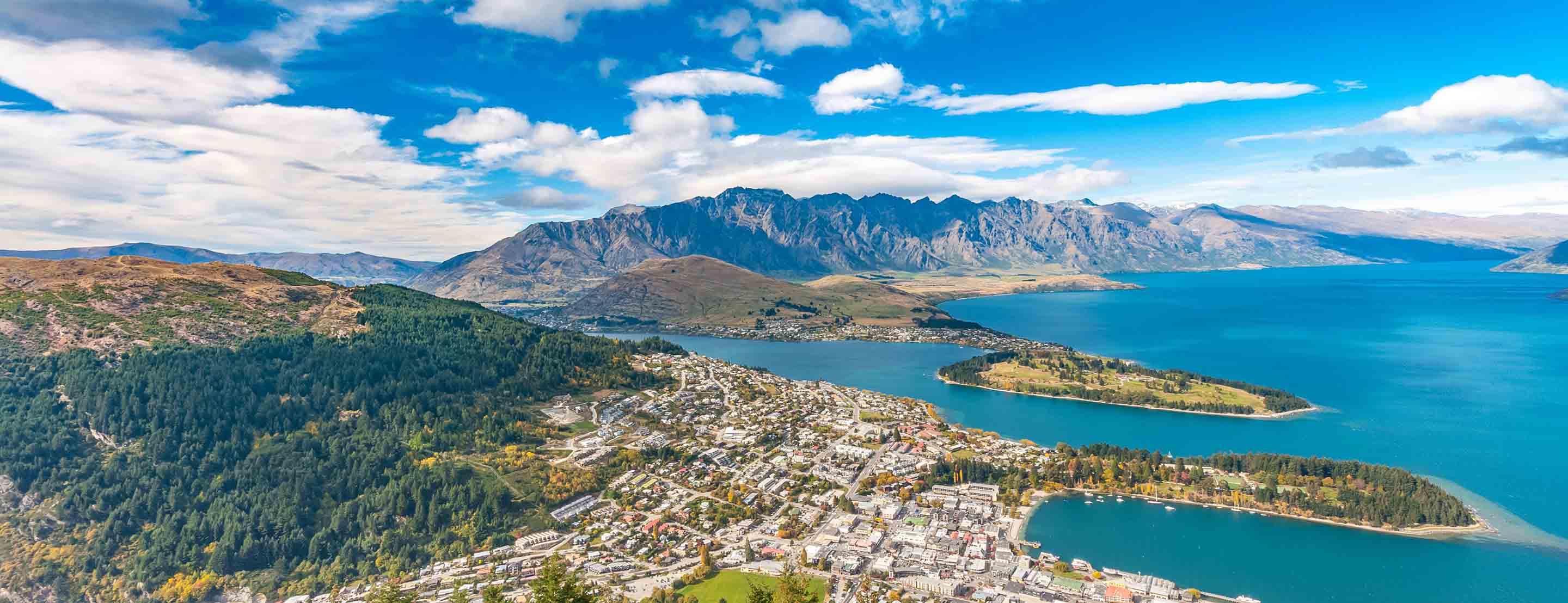 Cityscape of queenstown with lake Wakatipu from top, new zealand, south island