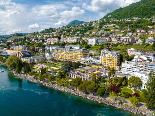 Discover Fairmont Le Montreux Palace, an iconic and luxury hotel nestled along the shores of Lake Geneva, surrounded by the soaring Alps. A Belle-Epoque architecture boasting a lakeside location and a reputation for impeccable hospitality stretching back to its founding in 1906.