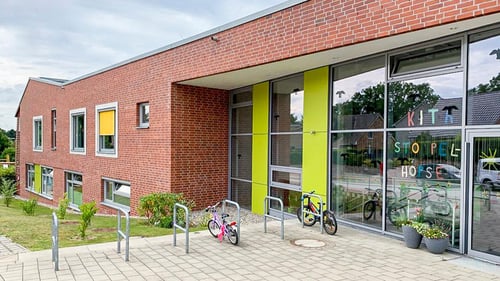 Das Gebäude der Johanniter-Kita Stoppelhopser Am Steinfelder Redder in Bad Oldesloe.