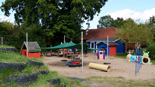 Auf dem Spielplatz der Johanniter-Kita Schackendorf.